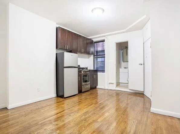 309 East 61st Street image 1 of 6