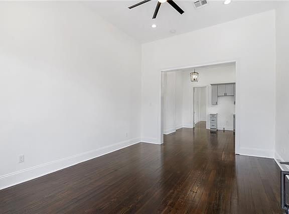 4th image of 1836 Painters St