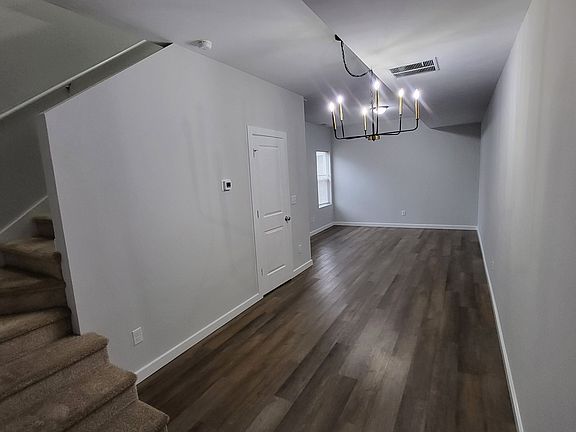 5th image of 515 N Oxford St #B