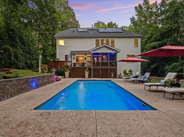 255 Norwalk St, Holly Springs, NC 27540