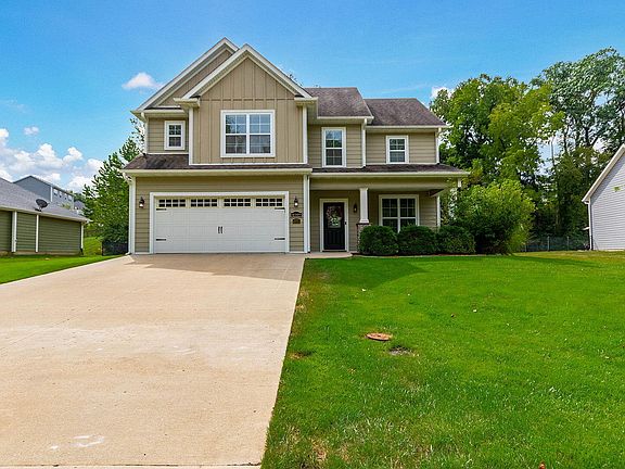 2nd image of 4909 Forsythia Falls Loop