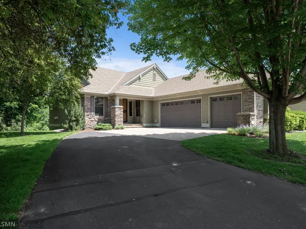 8 Larch Ln, North Oaks, MN 55127