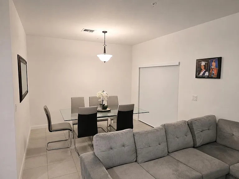 237 SW 159th Way — Photo 3