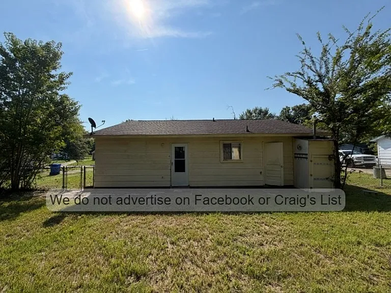 650 Walker St — Photo 12