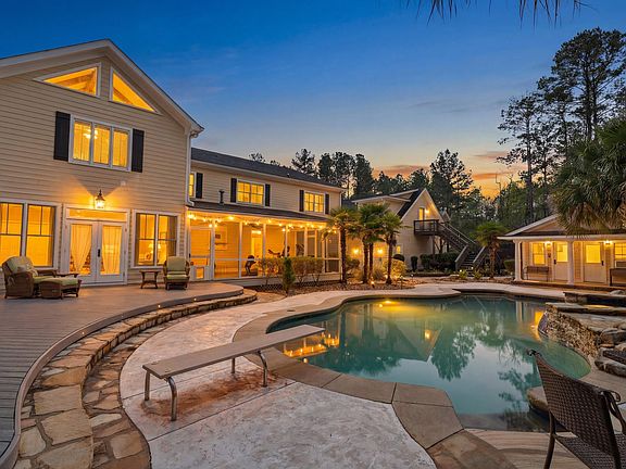 3rd image of 211 Ronda Court
