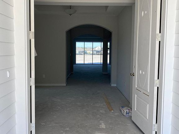 5th image of 63 Crossfield Pl