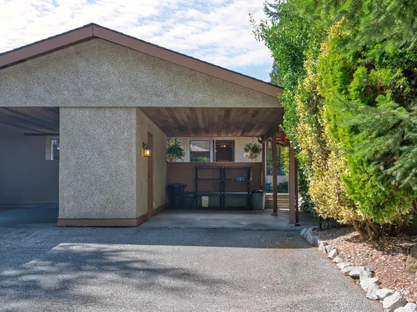 837 North Rd, Gibsons, BC V0N 1V9