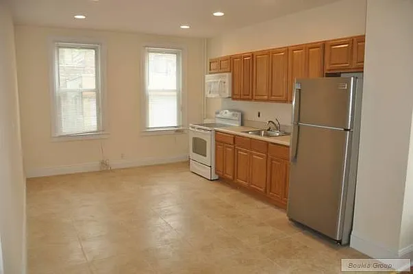 Rented by Bouklis Group | media 16