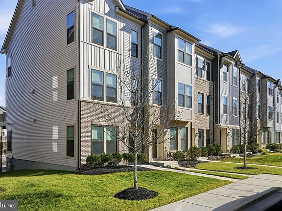 3rd image of 211 Narrowleaf Way