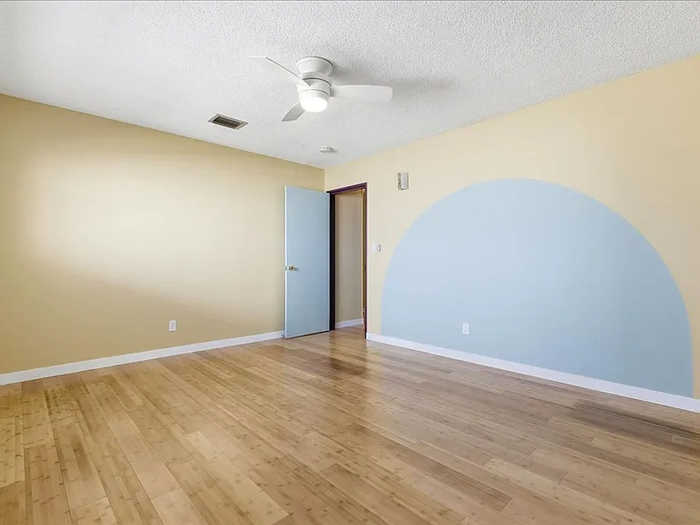 9750 Valencia Dr — Photo 19