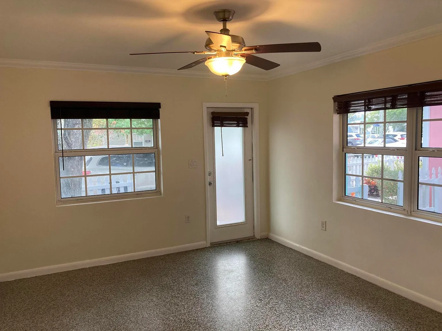 Studio, 1.0 bath, 350 sqft, $1,250 — Photo 3