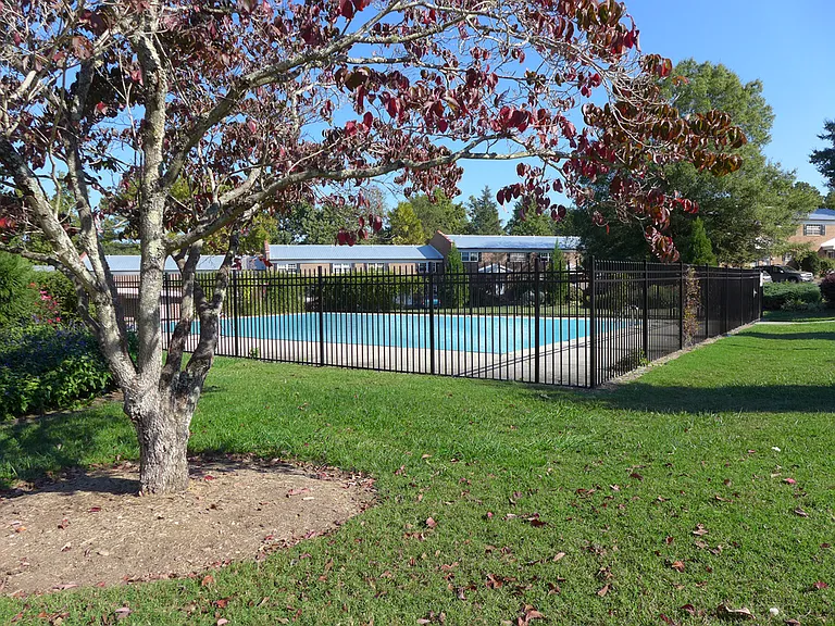 400 Davie Rd #8 — Photo 14