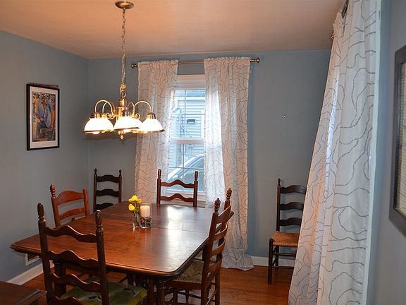 4th image of 1426 E Ewing Ave