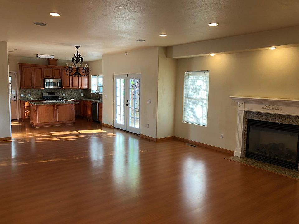 2nd image of 72 Sunnyside Ave