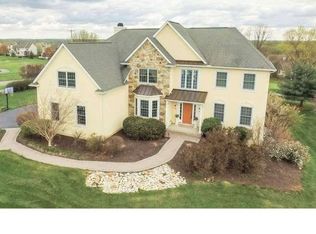 124 Hartefeld Dr, Avondale, PA 19311