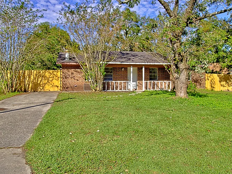 1040 Charles C Frasier Blvd — Photo 1