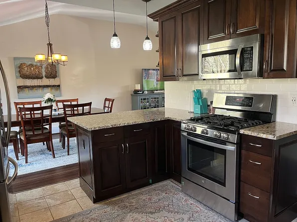 7276 Greenfield Trl, Chesterland, OH 44026
