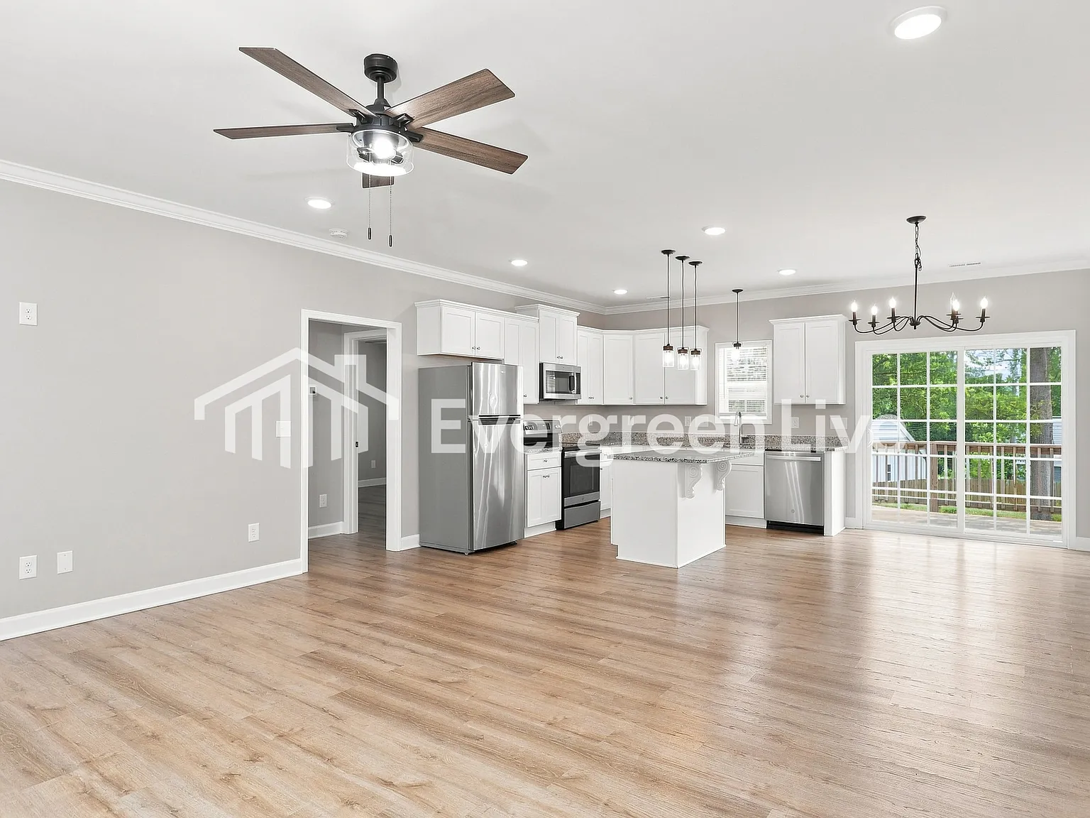 3 bed, 2.0 bath, 1311 sqft, $1,795 — Photo 3