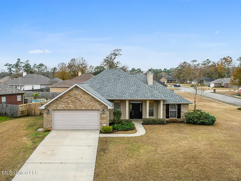 13636 Hidden Oaks Dr — Photo 2