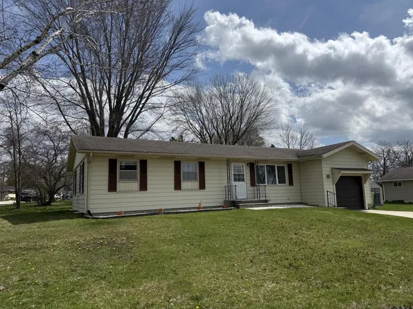 1604 Calumet DRIVE, New Holstein, WI 53061