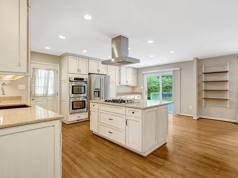 6717 Reynard Dr — Photo 12