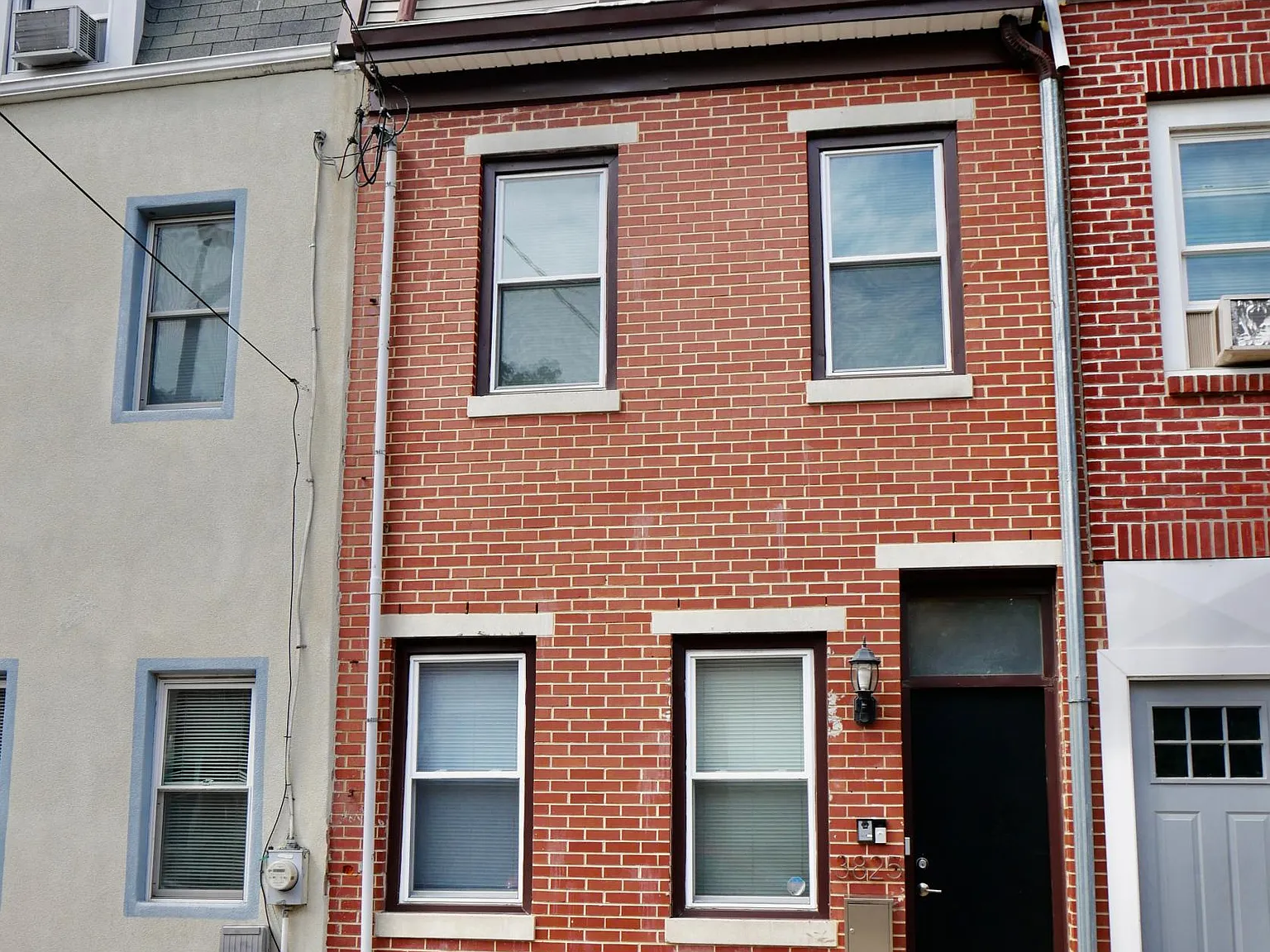 3825 Mount Vernon St — Photo 1