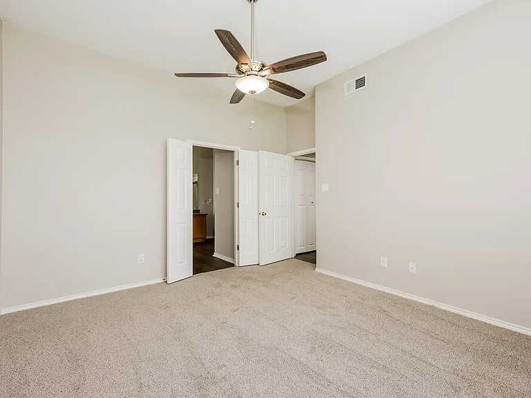 300 Stone Creek Blvd — Photo 11
