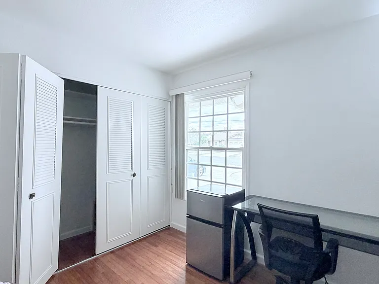 Lee Dr — Photo 4