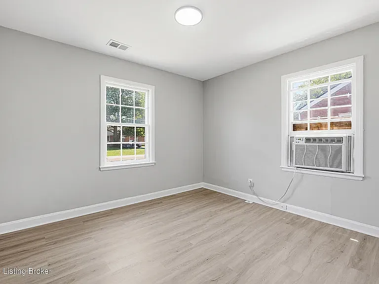 1019 W Indian Trl — Photo 5