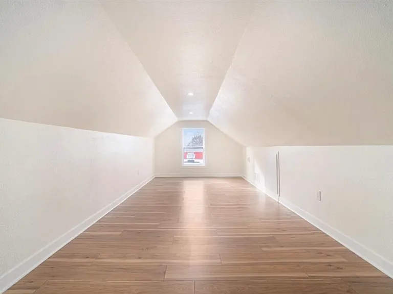 7423 State Line Rd — Photo 13