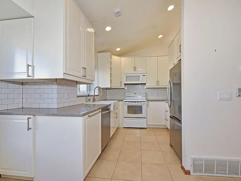 4330 Archwood Dr — Photo 5