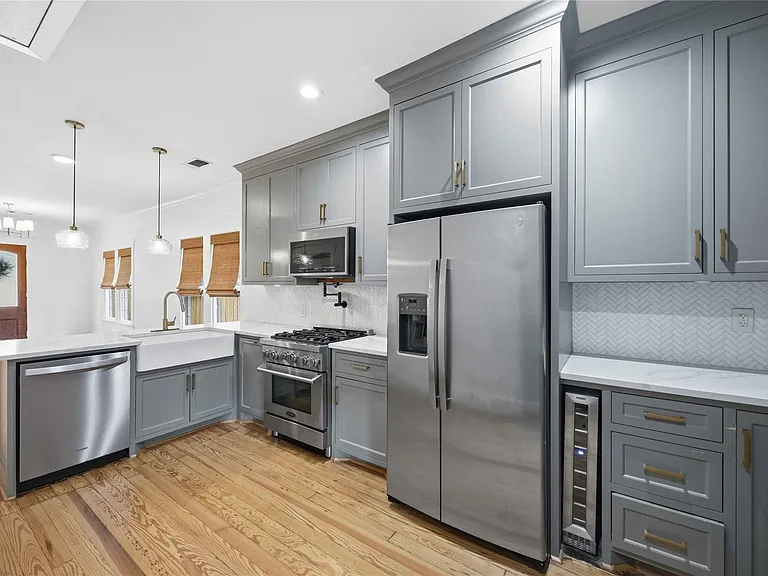 208 Archer St — Photo 3