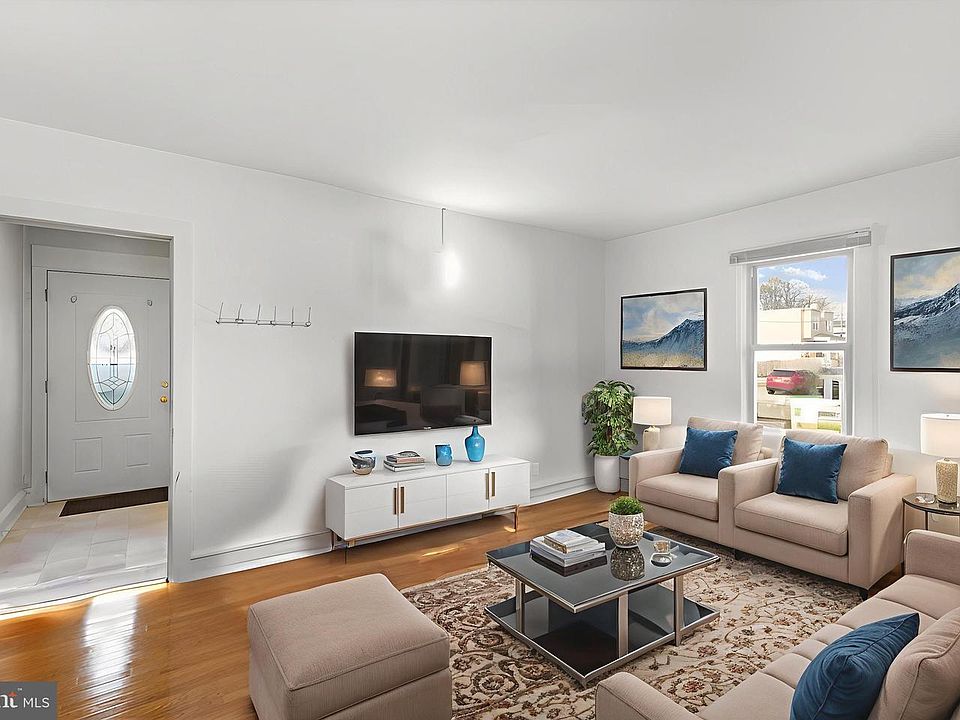 1st image of 2240 40th St