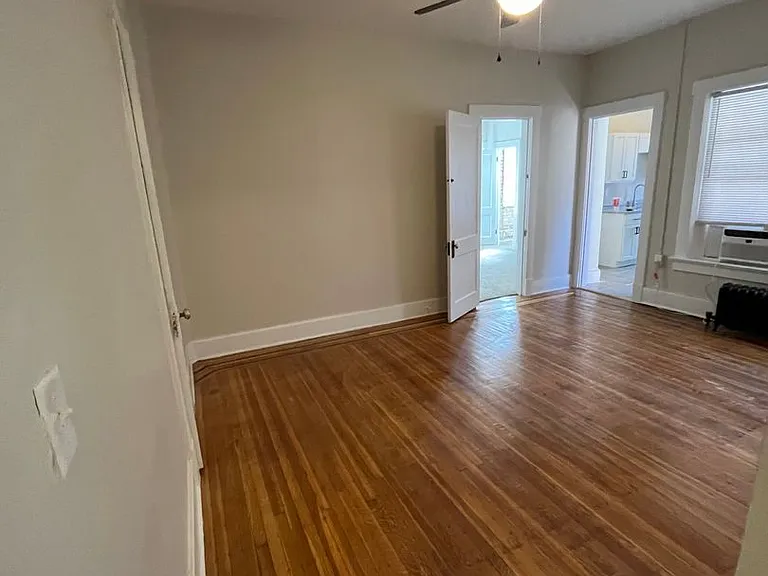 410 — Photo 7