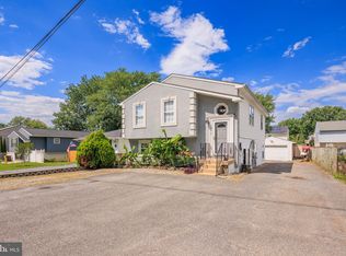 1092 Locust Dr, Pasadena, MD 21122