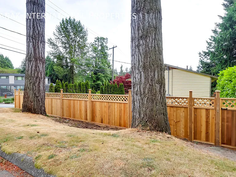 2385 Bridgman Ave — Photo 12