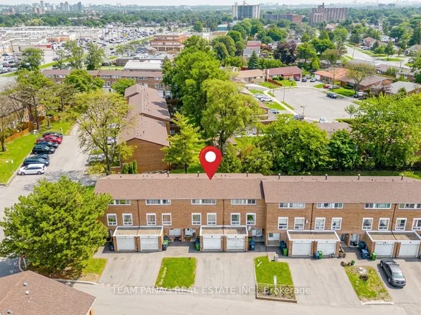 9 Kendleton Dr #30, Toronto, ON M9V 1T6