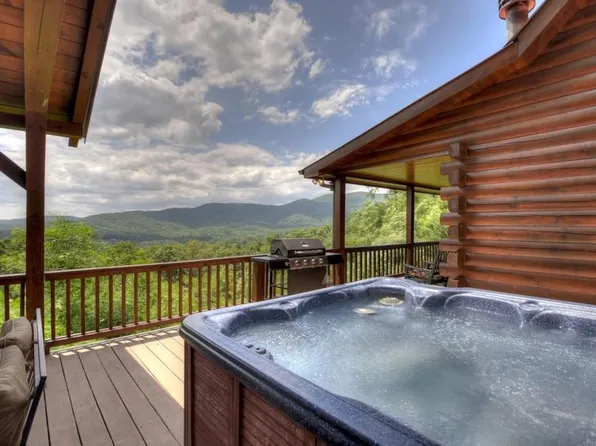 470 Gobbler Knob Dr, Ellijay, GA 30540