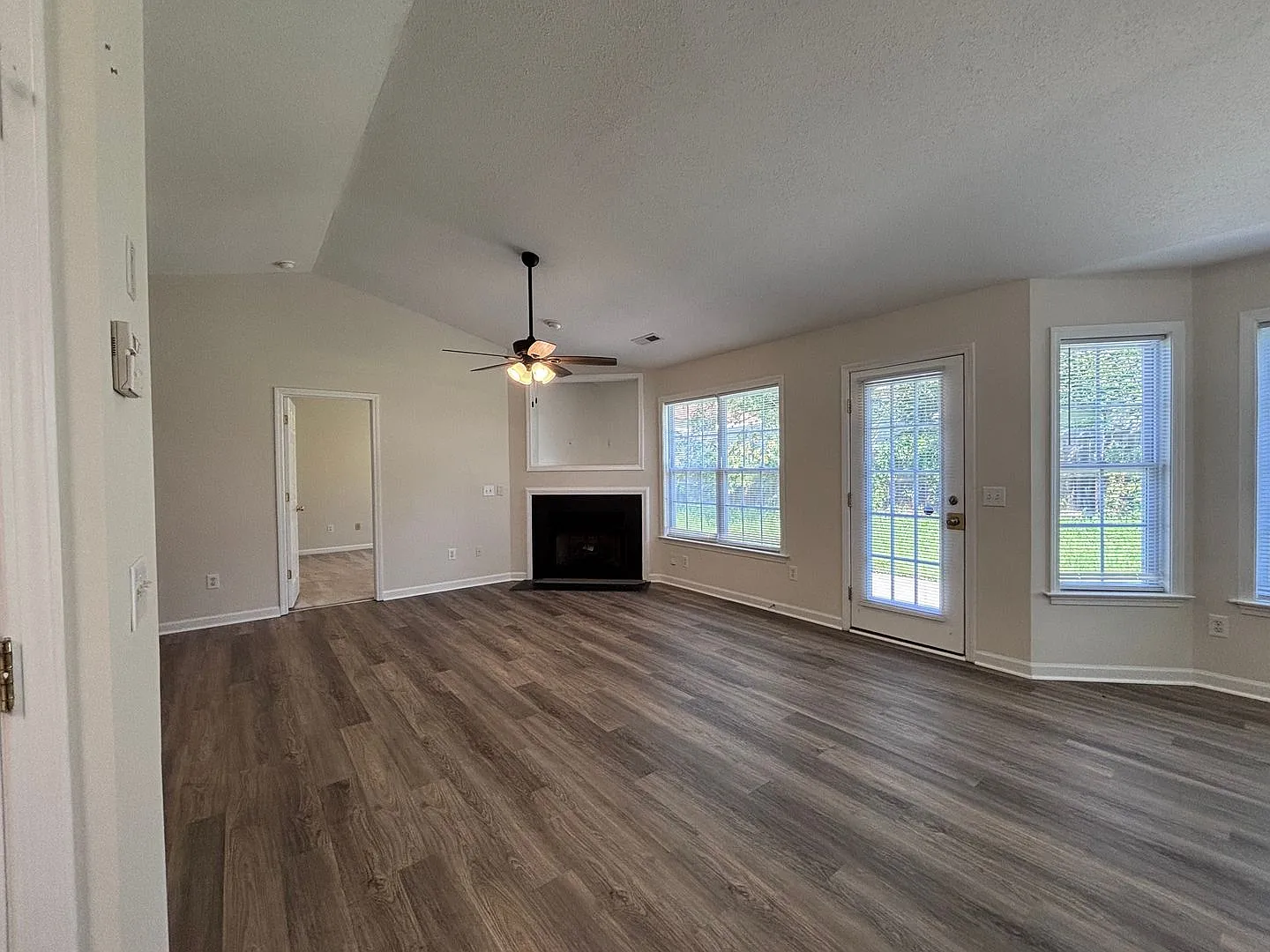 Spacious 3 bedroom home in northern Greensboro — Photo 4