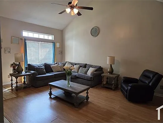 3 bed, 1400 sqft, $2,300 — Photo 2