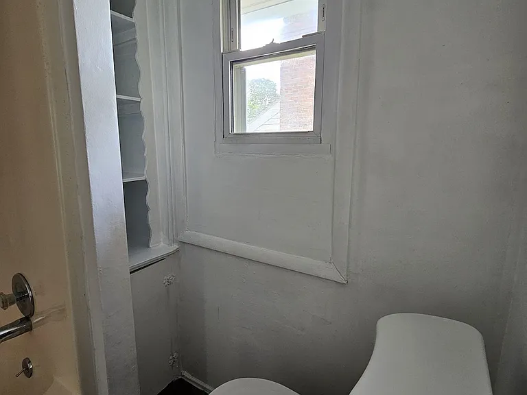 79 Home St — Photo 12