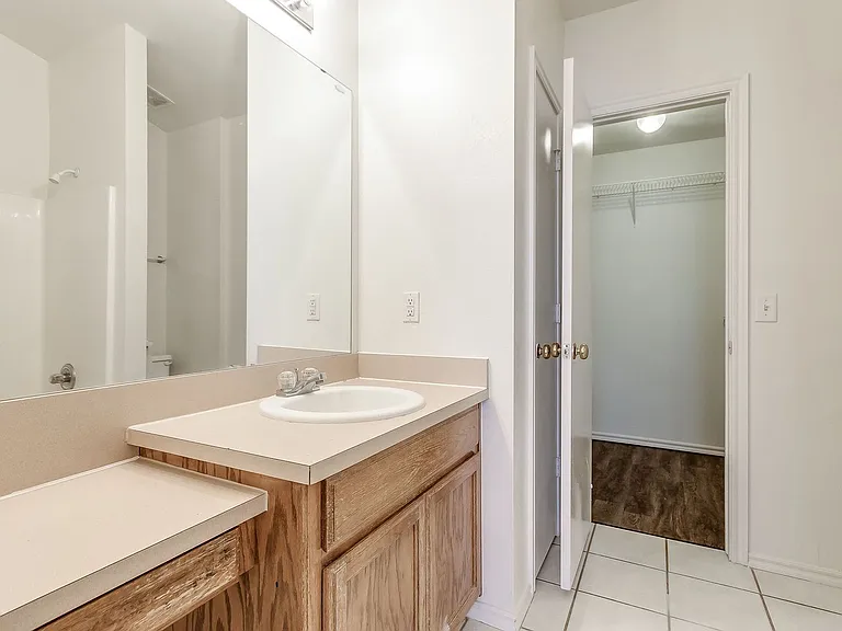 1640 High Cir — Photo 10