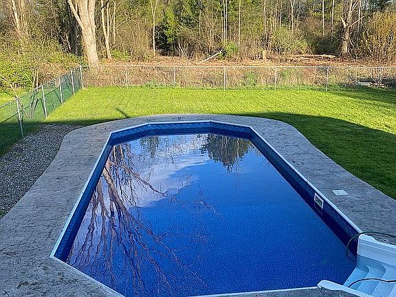 2nd image of 5 Tree Line Dr