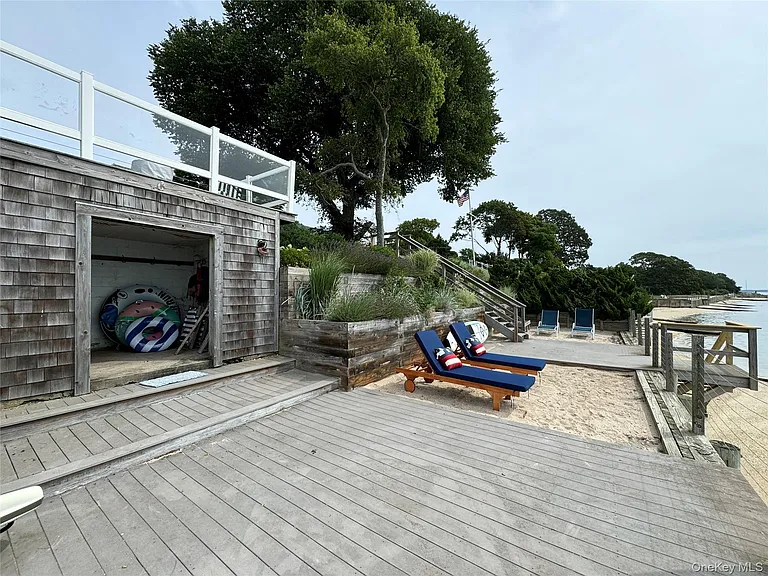 1429 Peconic Bay Blvd — Photo 22