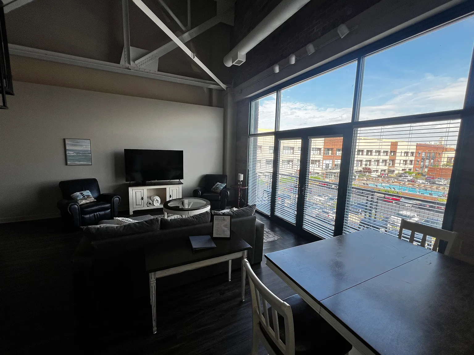 2 bed, 1300 sqft, $2,500 — Photo 3