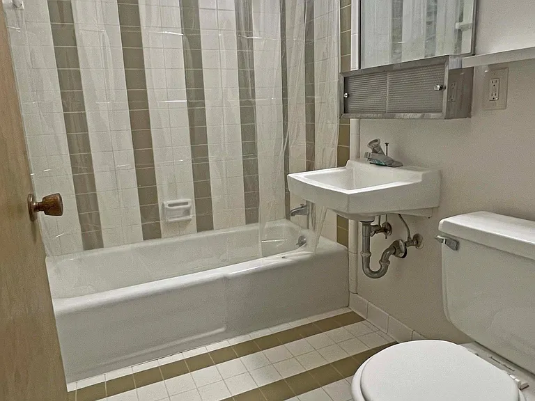 4903 California St #4 — Photo 12