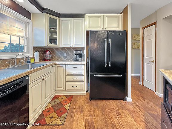 5th image of 41 Redwood Dr