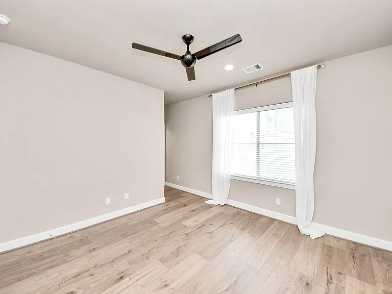 2114 Stuart St — Photo 25