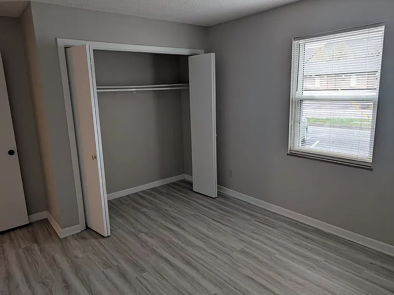 10410 Lovell Center Dr — Photo 9
