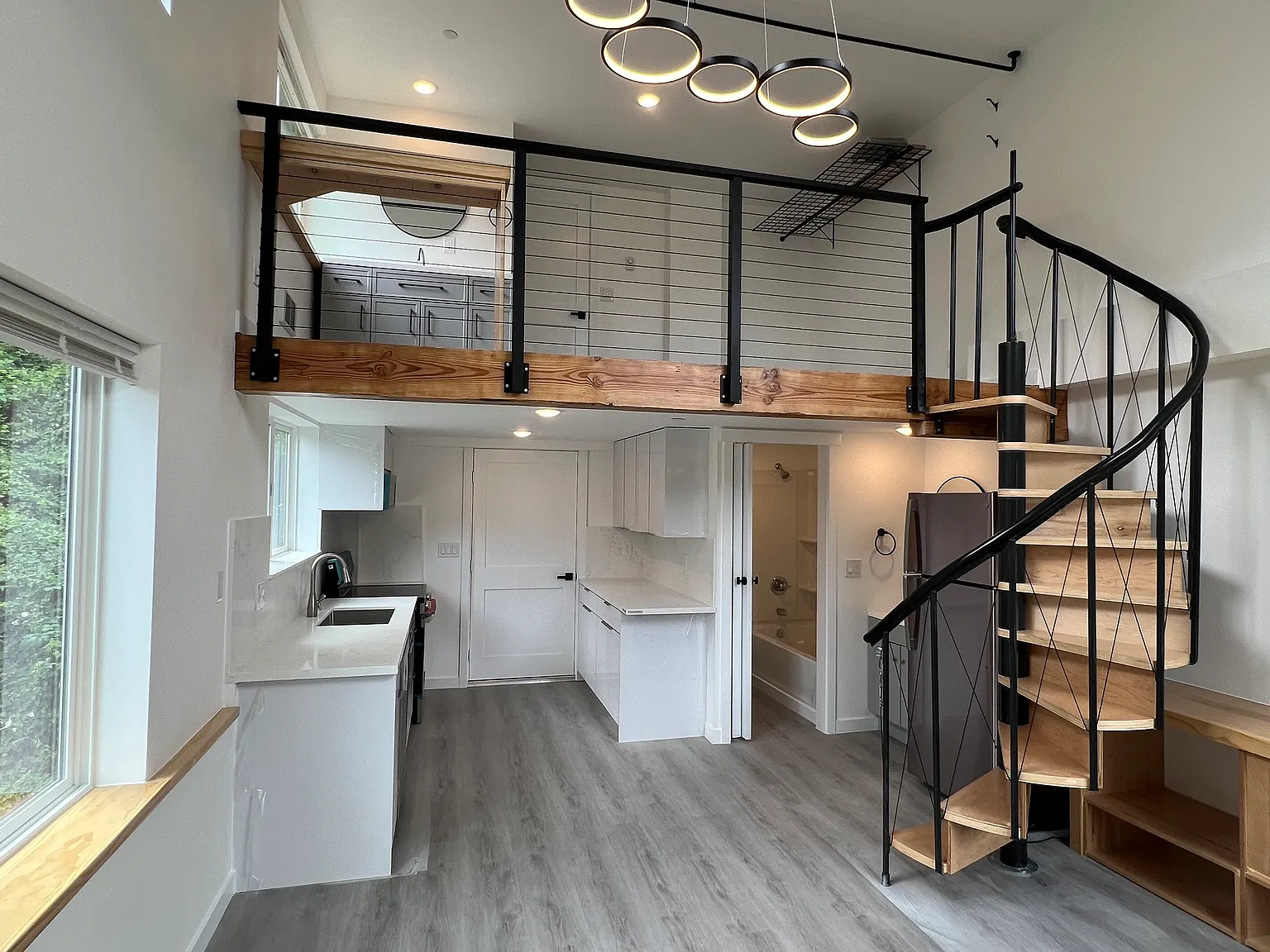1 bed, 1.5 bath, 600 sqft, $1,995 — Photo 2
